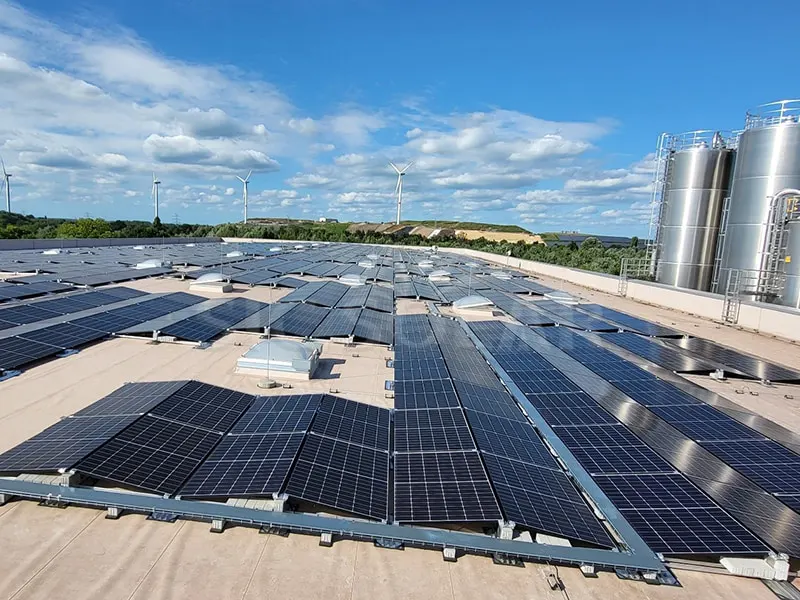 Système solaire à montage sur toit avec ballast de 300 kW en Allemagne