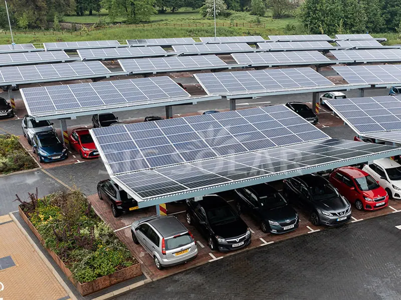 Montage de support de parking solaire 700KW au Kenya