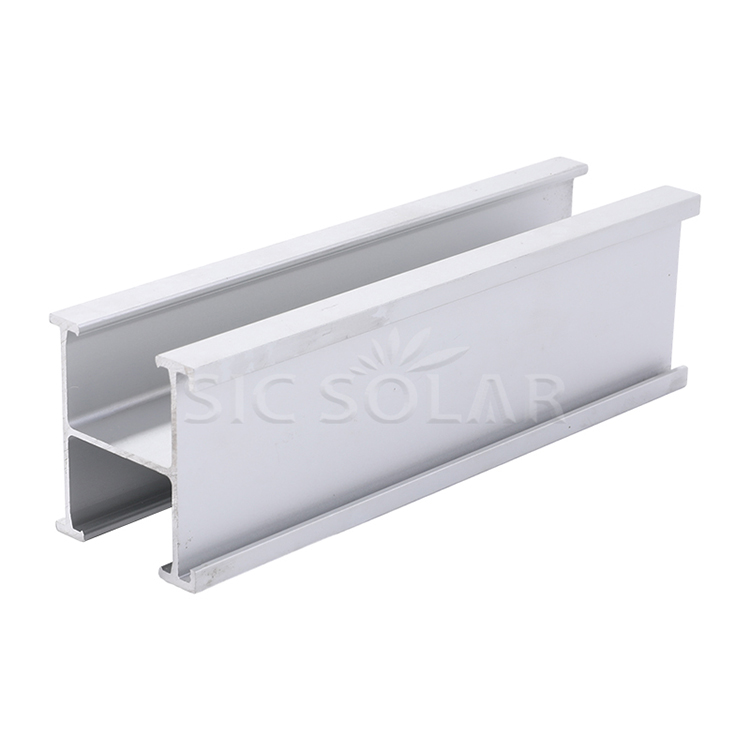 Rail de montage pour panneaux solaires